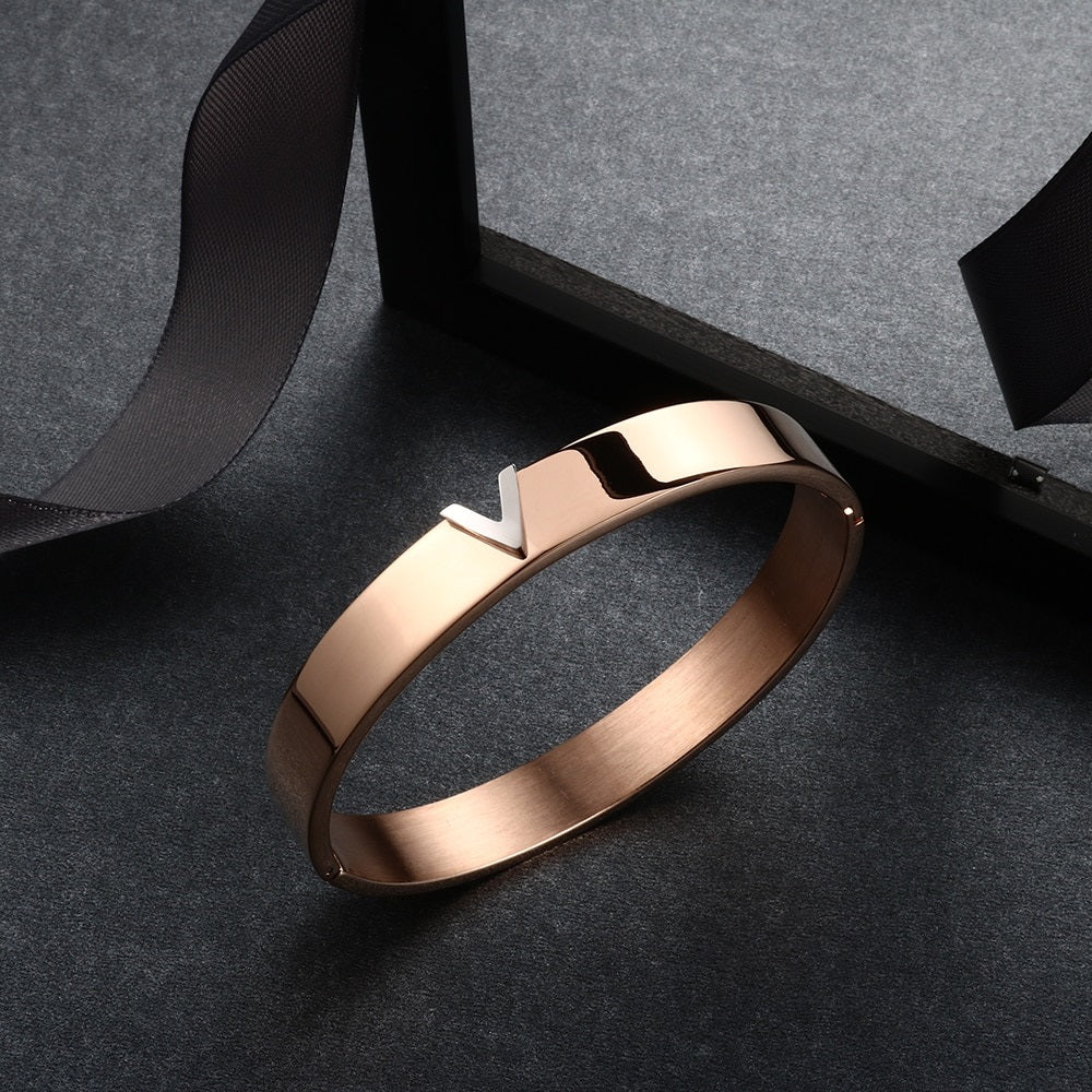 Essential V Bracelet